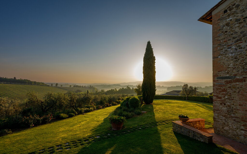 Villa Solina: Attività, Balcone / Terrazza / Patio, Caratteristiche, Estate, Esterni, Giardino, Piscina, Primavera, Servizi