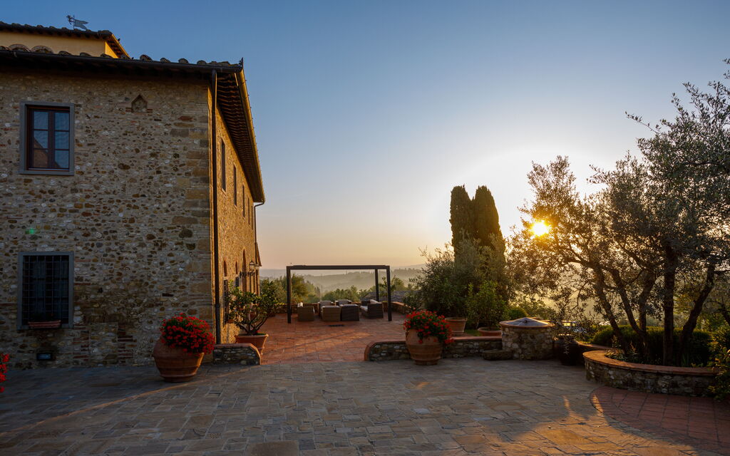 Villa Solina: Attività, Balcone / Terrazza / Patio, Caratteristiche, Estate, Esterni, Giardino, Piscina, Primavera, Servizi