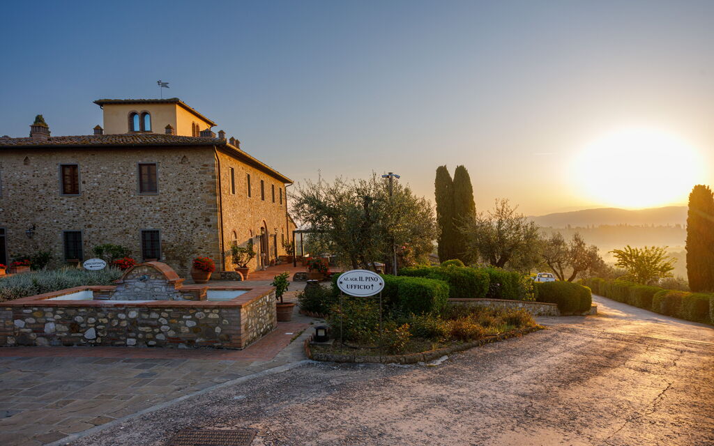 Villa Solina: Attività, Balcone / Terrazza / Patio, Caratteristiche, Estate, Esterni, Giardino, Piscina, Primavera, Servizi