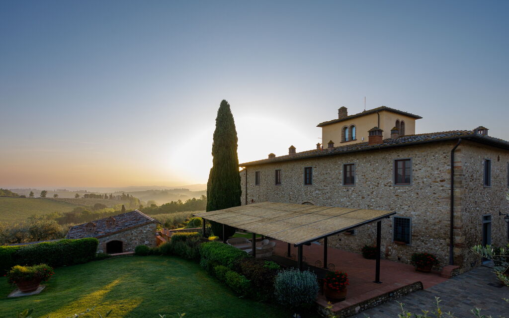 Villa Solina: Attività, Balcone / Terrazza / Patio, Caratteristiche, Estate, Esterni, Giardino, Piscina, Primavera, Servizi