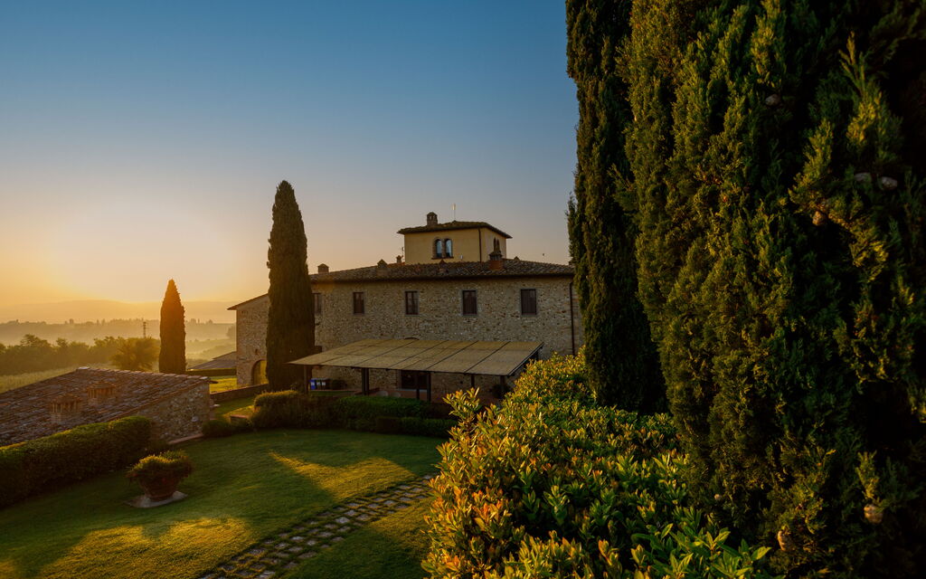 Villa Solina: Attività, Balcone / Terrazza / Patio, Caratteristiche, Estate, Esterni, Giardino, Piscina, Primavera, Servizi