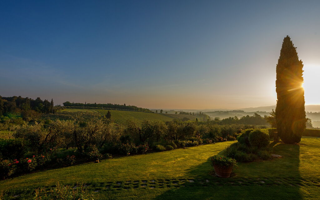 Villa Solina: Attività, Balcone / Terrazza / Patio, Caratteristiche, Estate, Esterni, Giardino, Piscina, Primavera, Servizi