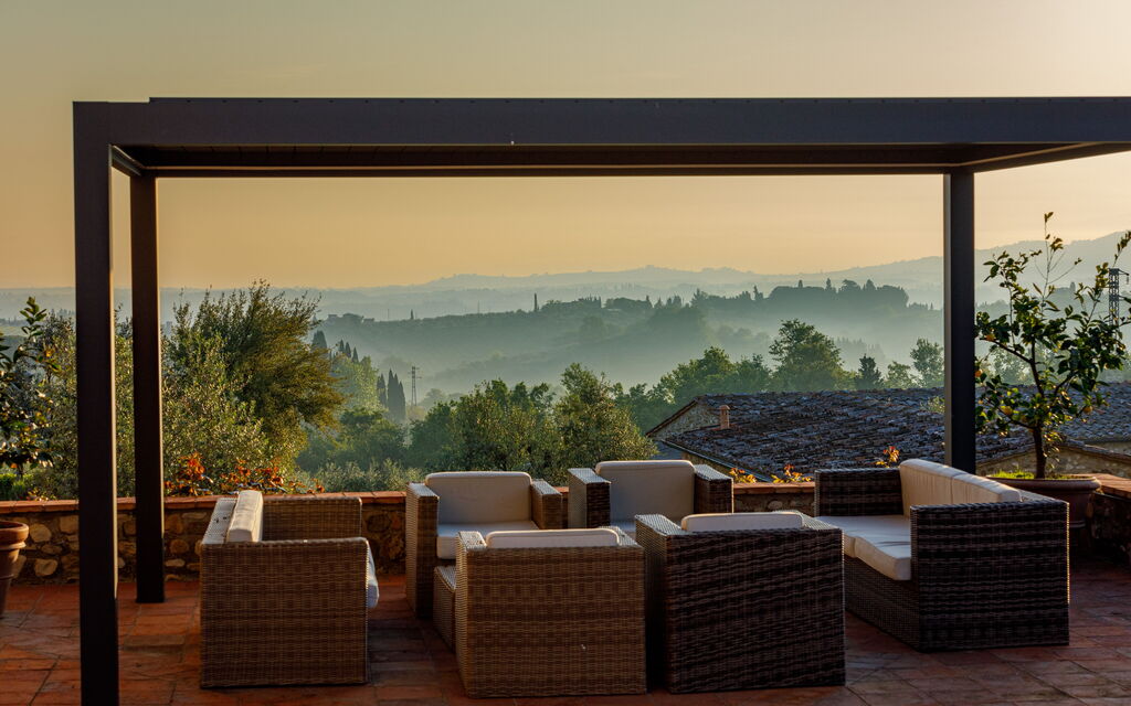 Villa Solina: Attività, Balcone / Terrazza / Patio, Caratteristiche, Estate, Esterni, Giardino, Piscina, Primavera, Servizi