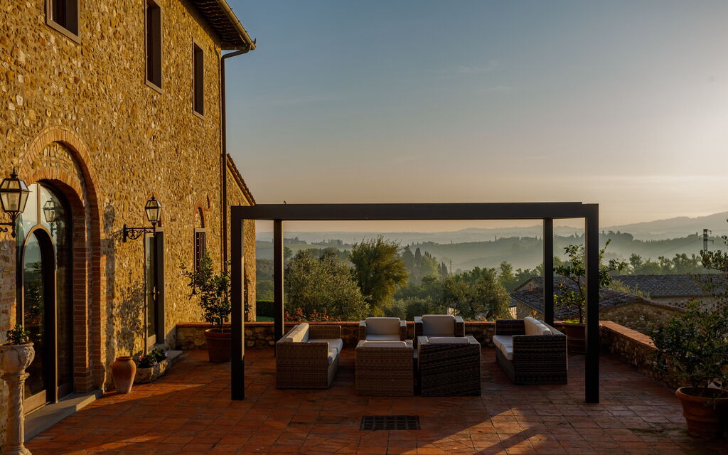 Villa Solina: Attività, Balcone / Terrazza / Patio, Caratteristiche, Estate, Esterni, Giardino, Piscina, Primavera, Servizi