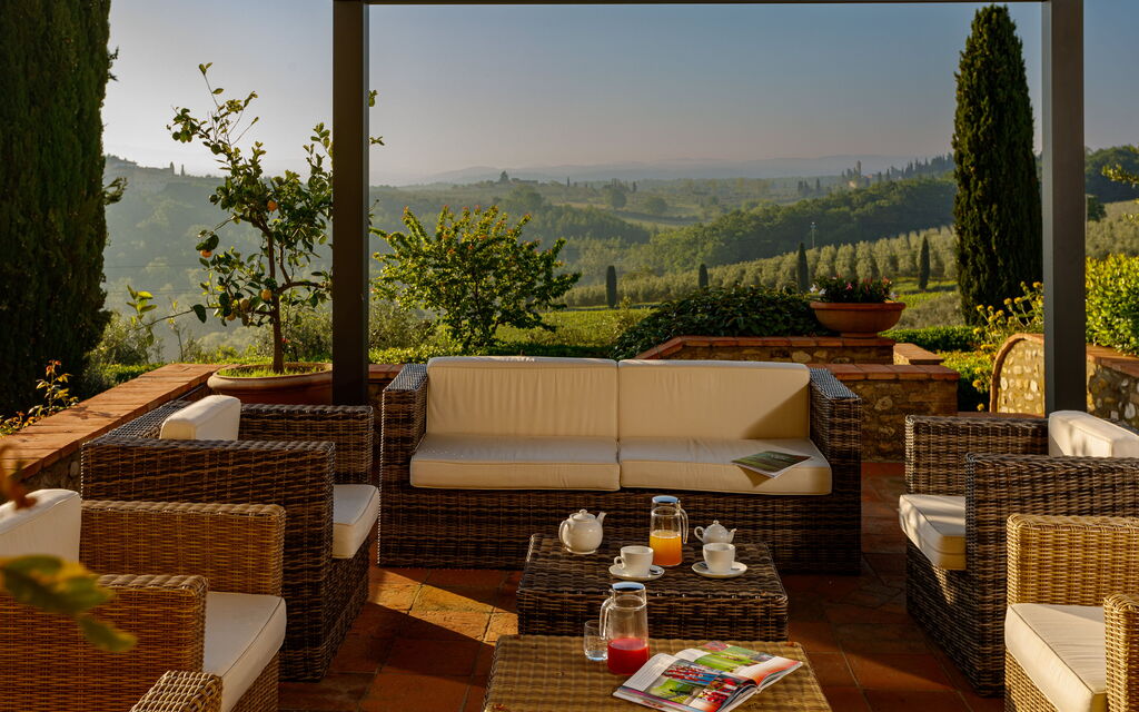 Villa Solina: Attività, Balcone / Terrazza / Patio, Caratteristiche, Estate, Esterni, Giardino, Piscina, Primavera, Servizi