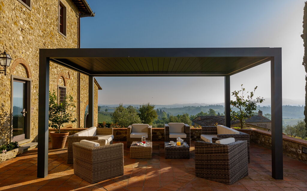 Villa Solina: Attività, Balcone / Terrazza / Patio, Caratteristiche, Estate, Esterni, Giardino, Piscina, Primavera, Servizi