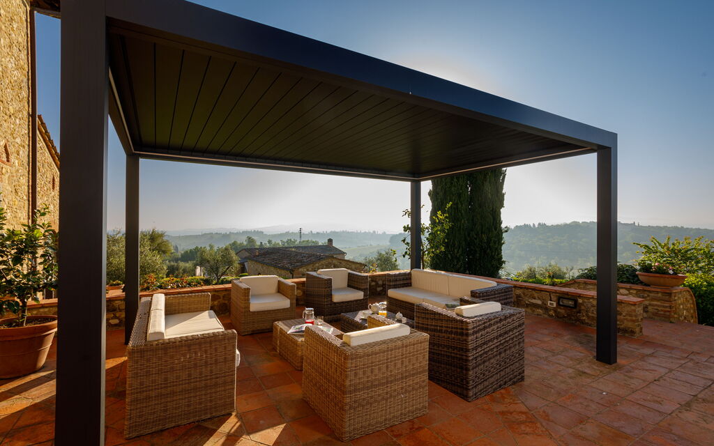 Villa Solina: Attività, Balcone / Terrazza / Patio, Caratteristiche, Estate, Esterni, Giardino, Piscina, Primavera, Servizi