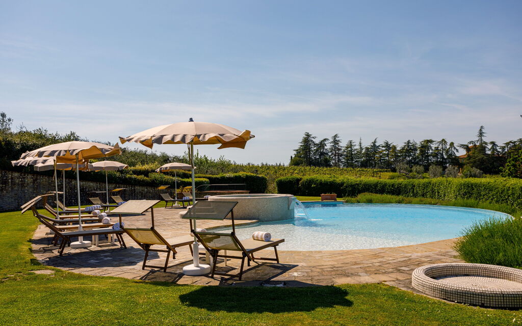 Villa Solina: Attività, Balcone / Terrazza / Patio, Caratteristiche, Estate, Esterni, Giardino, Piscina, Primavera, Servizi