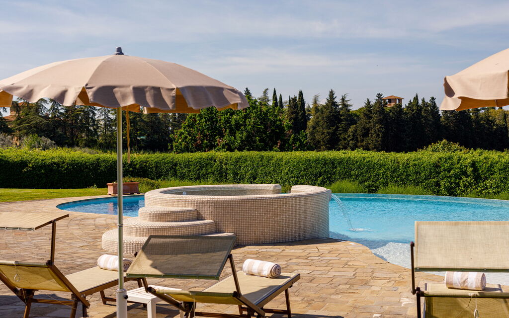 Villa Solina: Attività, Balcone / Terrazza / Patio, Caratteristiche, Estate, Esterni, Giardino, Piscina, Primavera, Servizi