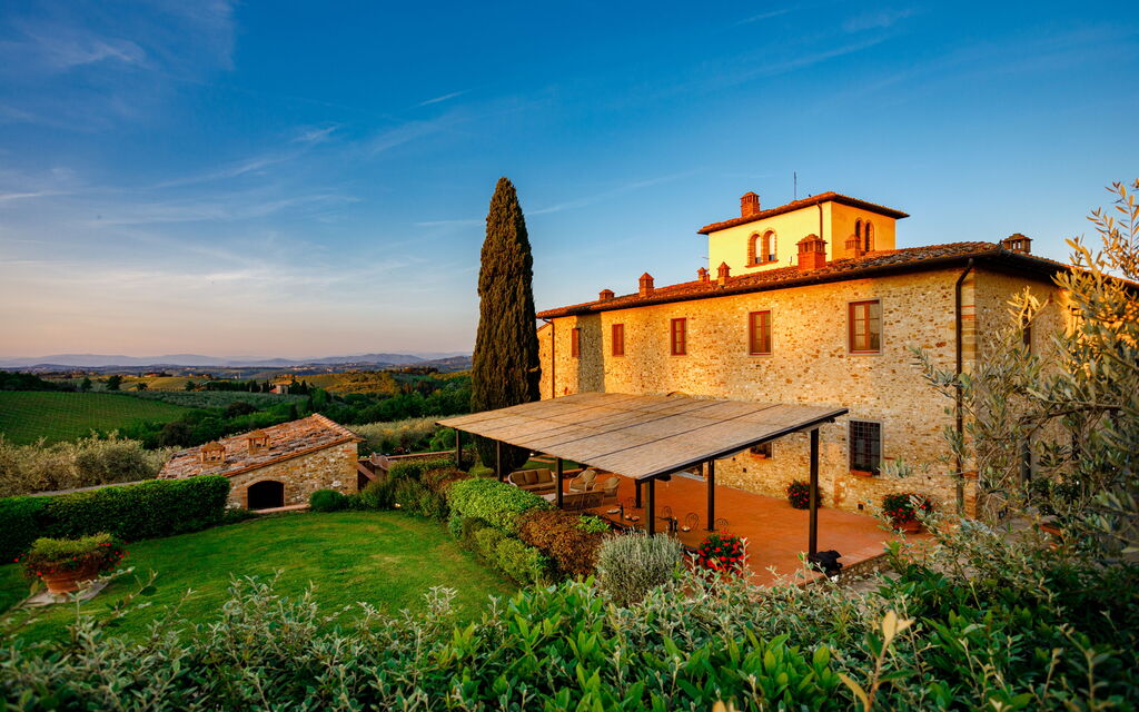 Villa Solina: Attività, Balcone / Terrazza / Patio, Caratteristiche, Estate, Esterni, Giardino, Piscina, Primavera, Servizi