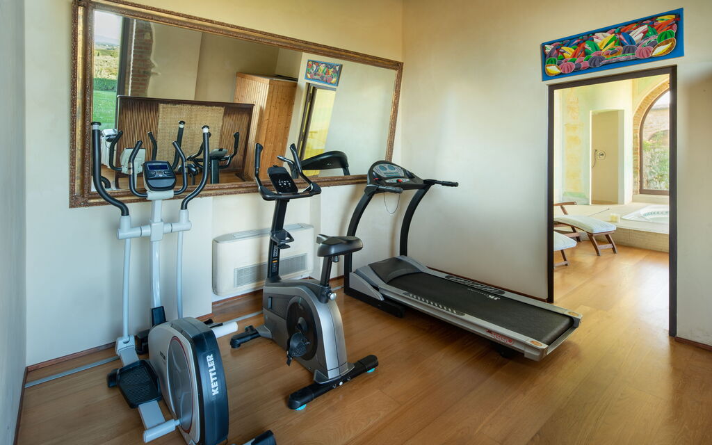 Villa Solina: Attività, Balcone / Terrazza / Patio, Caratteristiche, Estate, Esterni, Giardino, Piscina, Primavera, Servizi