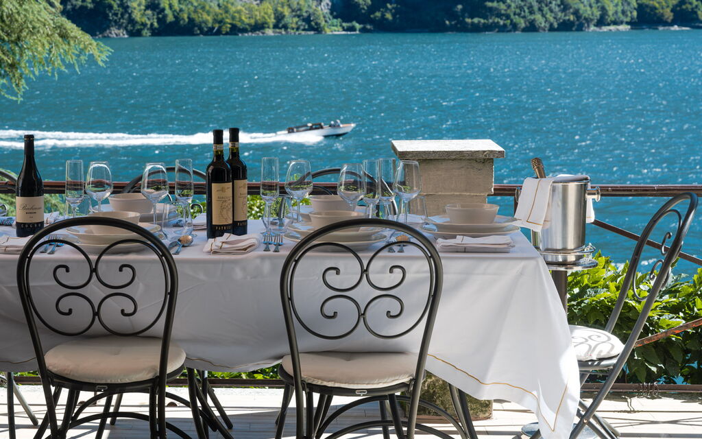 Villa Maestosa: Activities, Amenities, Building Exterior, Facilities, Garden, Hot Tub, Main Entrance, Planimetry, Pool, Spring, Summer