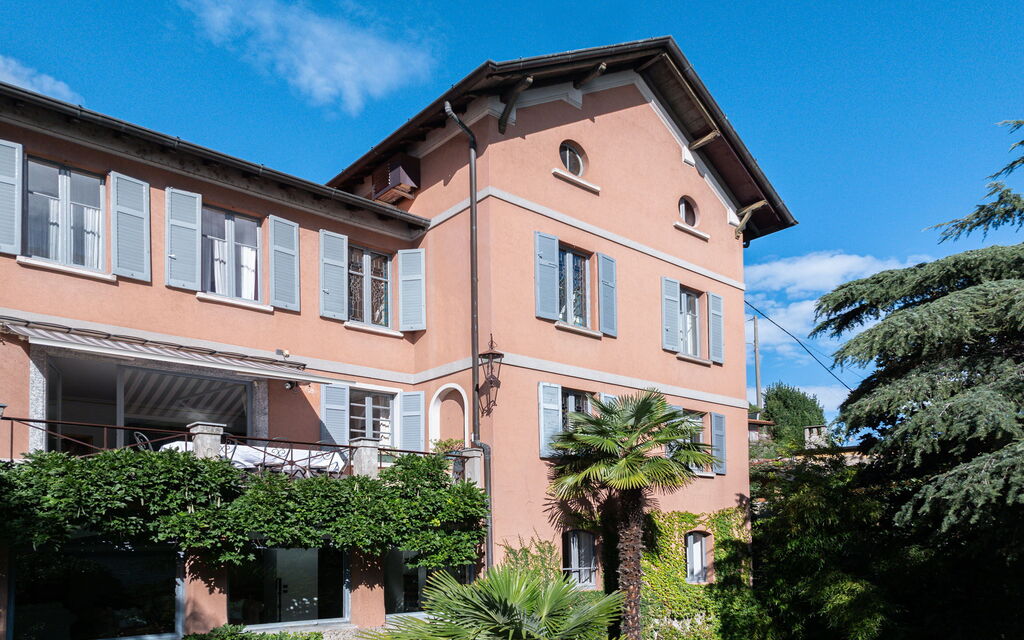 Villa Maestosa: Activities, Amenities, Building Exterior, Facilities, Garden, Hot Tub, Main Entrance, Planimetry, Pool, Spring, Summer
