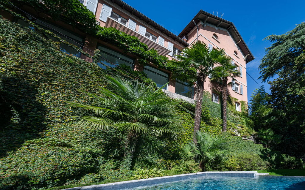 Villa Maestosa: Activities, Amenities, Building Exterior, Facilities, Garden, Hot Tub, Main Entrance, Planimetry, Pool, Spring, Summer
