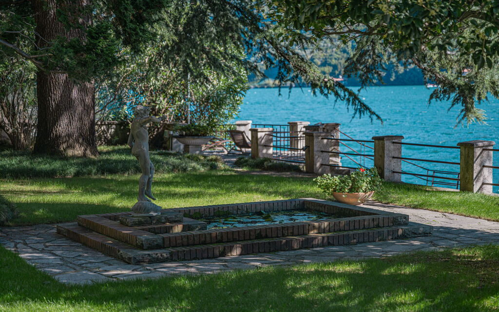 Villa Maestosa: Activities, Amenities, Building Exterior, Facilities, Garden, Hot Tub, Main Entrance, Planimetry, Pool, Spring, Summer