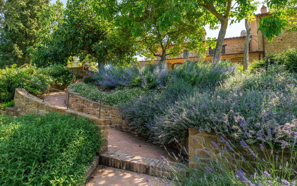 Villa Benedetta: Attività, Benessere, Caratteristiche, Entrata Principale, Estate, Esterni, Giardino, Piscina, Primavera