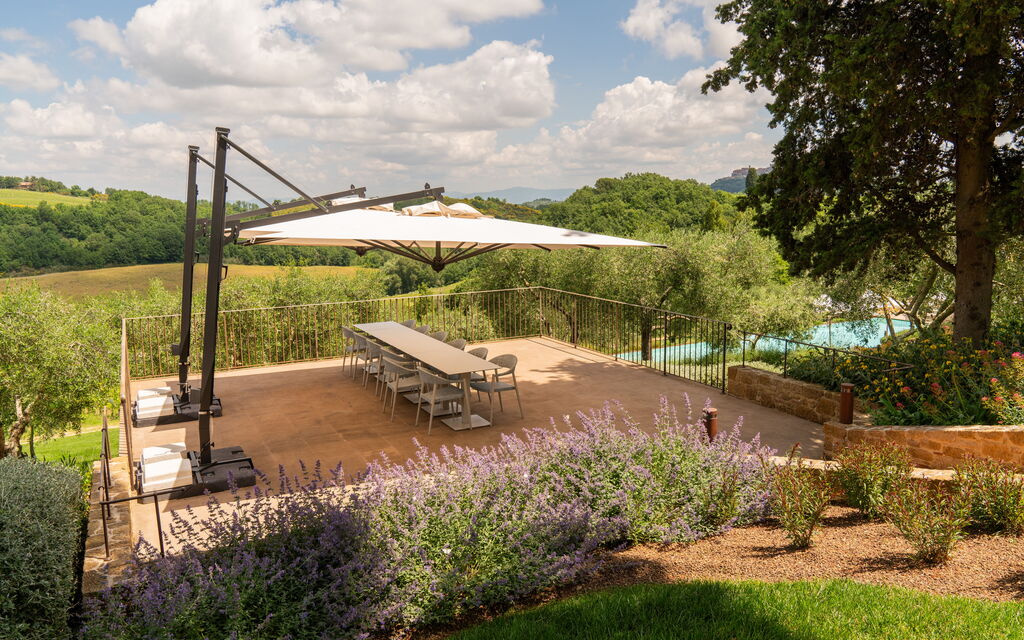 Villa Benedetta: Attività, Benessere, Caratteristiche, Entrata Principale, Estate, Esterni, Giardino, Piscina, Primavera