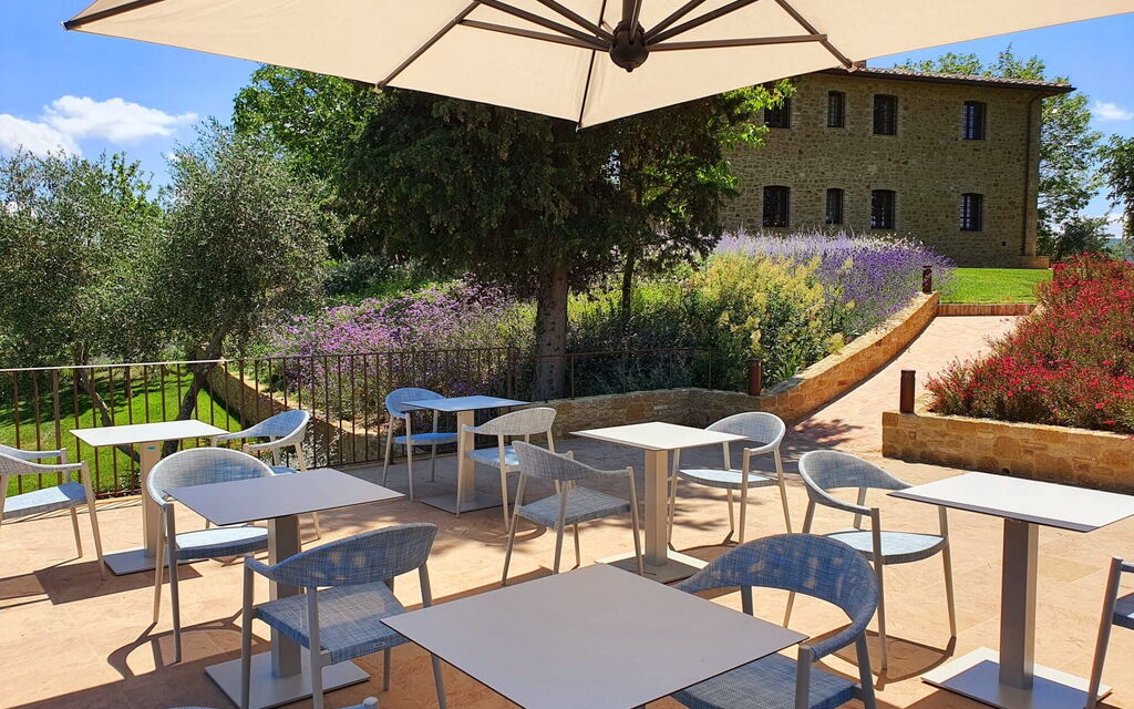Villa Benedetta: Attività, Benessere, Caratteristiche, Entrata Principale, Estate, Esterni, Giardino, Piscina, Primavera
