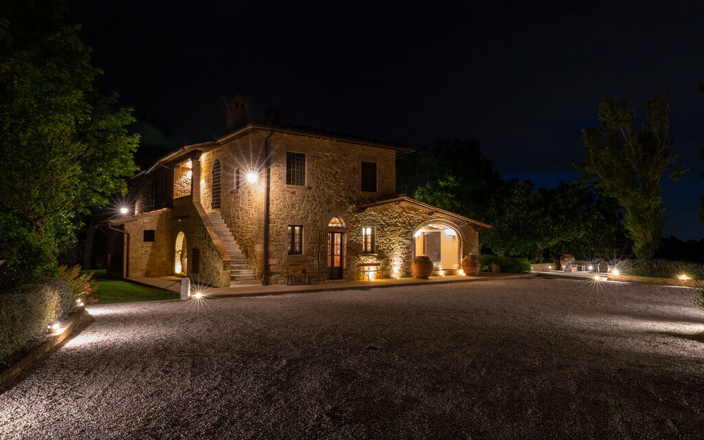 Villa Benedetta: Attività, Benessere, Caratteristiche, Entrata Principale, Estate, Esterni, Giardino, Piscina, Primavera