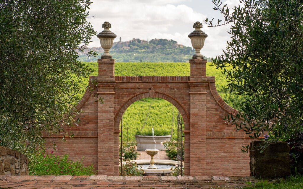 Villa Benedetta: Attività, Benessere, Caratteristiche, Entrata Principale, Estate, Esterni, Giardino, Piscina, Primavera