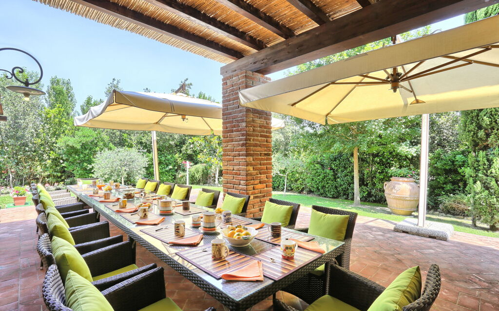 Villa San Gerbero 21: Building Exterior, Food, Hot Tub, Kitchen, Outdoor, Pool, Spring, Summer, Wellness