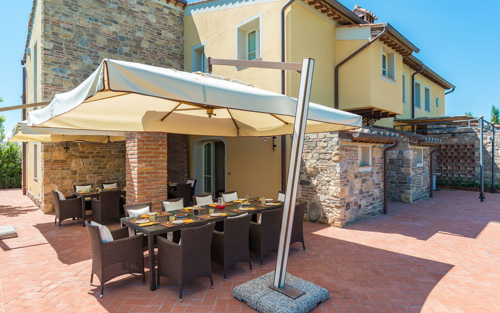 Villa San Gerbero 21: Building Exterior, Food, Hot Tub, Kitchen, Outdoor, Pool, Spring, Summer, Wellness