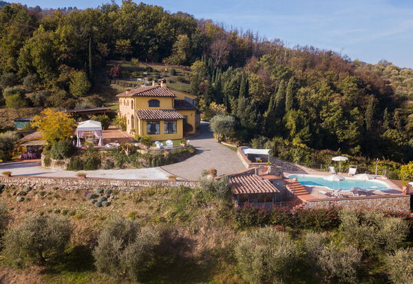 Villa Sole Di Toscana: Attività, Balcone / Terrazza / Patio, Benessere, Caratteristiche, Estate, Esterni, Piscina, Primavera, Servizi
