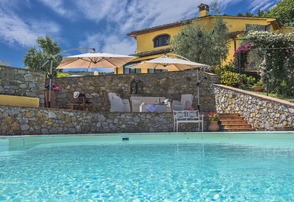 Villa Sole Di Toscana: Attività, Balcone / Terrazza / Patio, Benessere, Caratteristiche, Estate, Esterni, Piscina, Primavera, Servizi