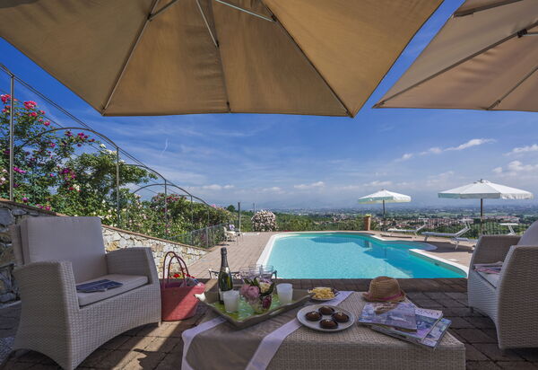 Villa Sole Di Toscana: Attività, Balcone / Terrazza / Patio, Benessere, Caratteristiche, Estate, Esterni, Piscina, Primavera, Servizi