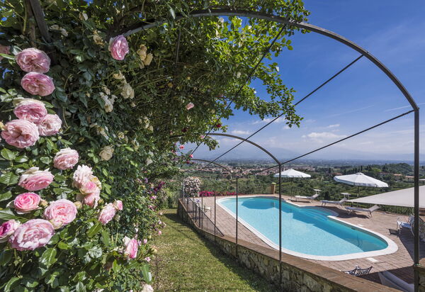 Villa Sole Di Toscana: Attività, Balcone / Terrazza / Patio, Benessere, Caratteristiche, Estate, Esterni, Piscina, Primavera, Servizi
