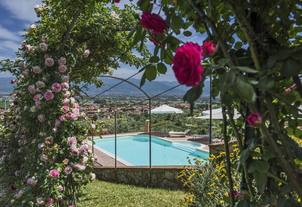Villa Sole Di Toscana: Attività, Balcone / Terrazza / Patio, Benessere, Caratteristiche, Estate, Esterni, Piscina, Primavera, Servizi
