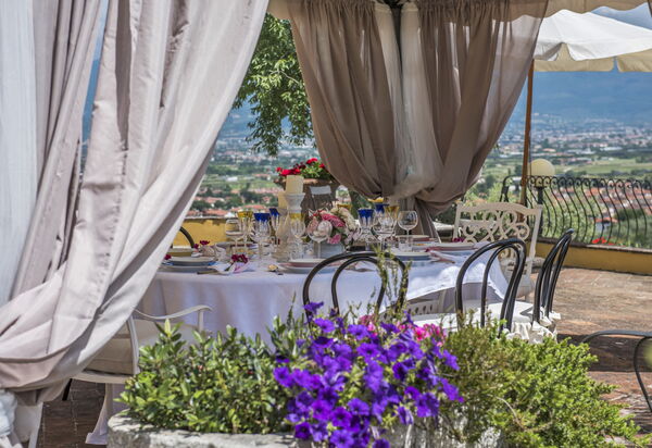 Villa Sole Di Toscana: Attività, Balcone / Terrazza / Patio, Benessere, Caratteristiche, Estate, Esterni, Piscina, Primavera, Servizi