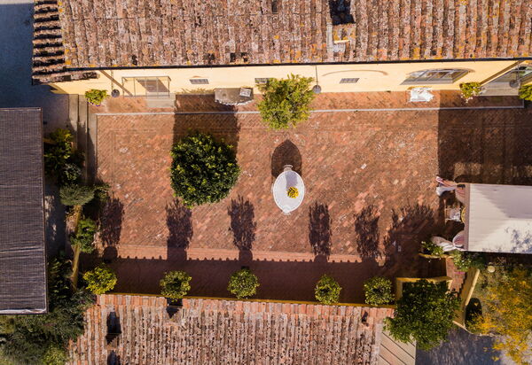 Villa Sole Di Toscana: Attività, Balcone / Terrazza / Patio, Benessere, Caratteristiche, Estate, Esterni, Piscina, Primavera, Servizi
