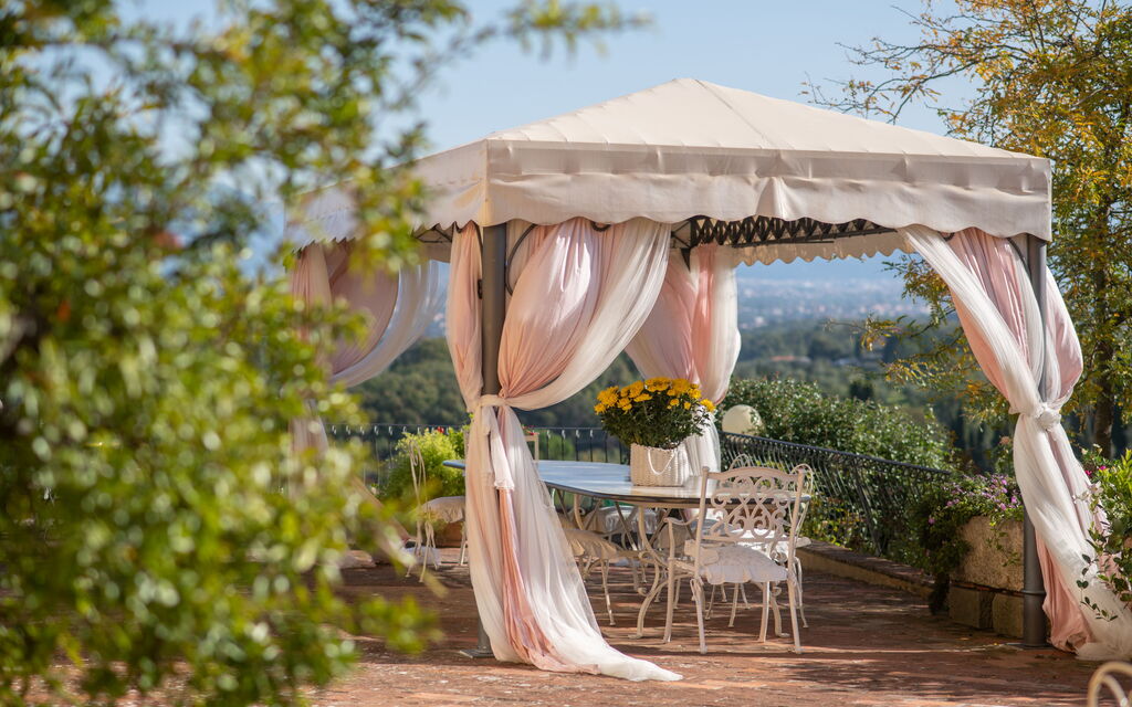 Villa Sole Di Toscana: Attività, Balcone / Terrazza / Patio, Benessere, Caratteristiche, Estate, Esterni, Piscina, Primavera, Servizi