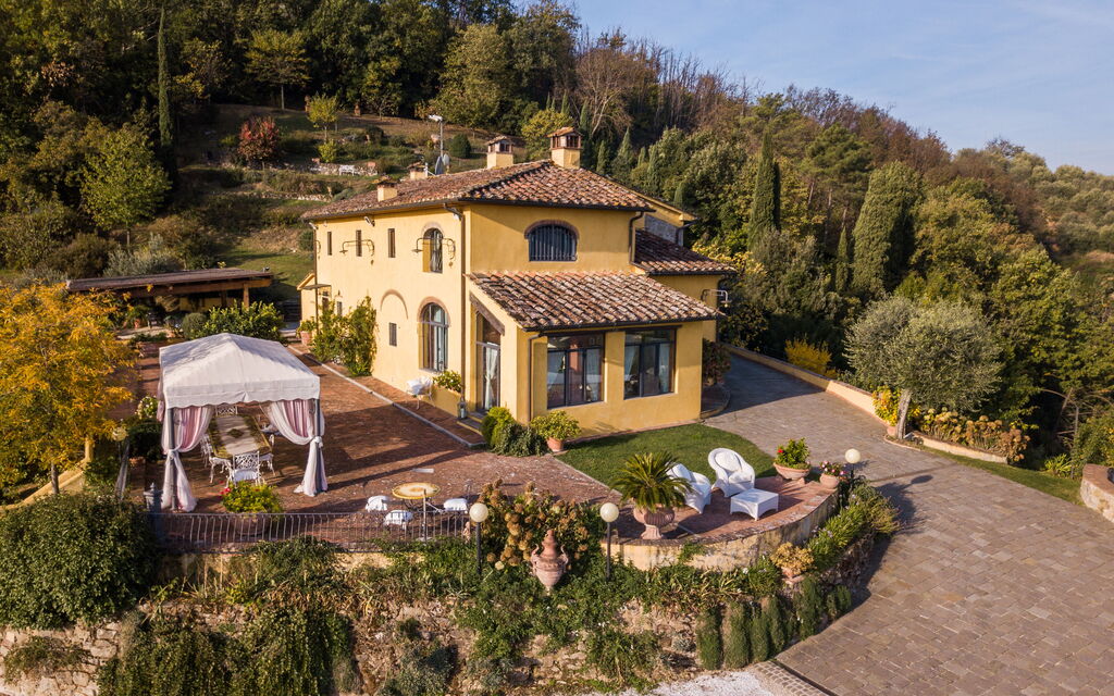 Villa Sole Di Toscana: Attività, Balcone / Terrazza / Patio, Benessere, Caratteristiche, Estate, Esterni, Piscina, Primavera, Servizi