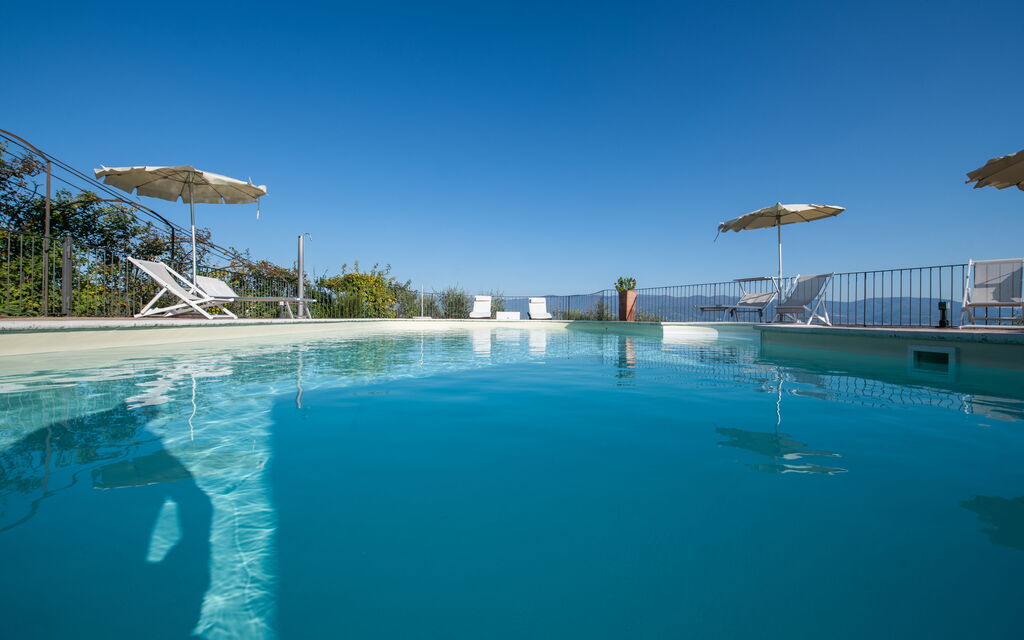 Villa Sole Di Toscana: Attività, Balcone / Terrazza / Patio, Benessere, Caratteristiche, Estate, Esterni, Piscina, Primavera, Servizi