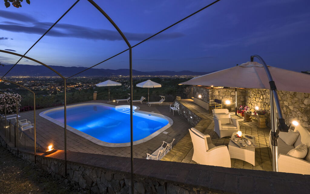 Villa Sole Di Toscana: Attività, Balcone / Terrazza / Patio, Benessere, Caratteristiche, Estate, Esterni, Piscina, Primavera, Servizi