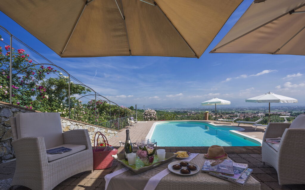 Villa Sole Di Toscana: Attività, Balcone / Terrazza / Patio, Benessere, Caratteristiche, Estate, Esterni, Piscina, Primavera, Servizi