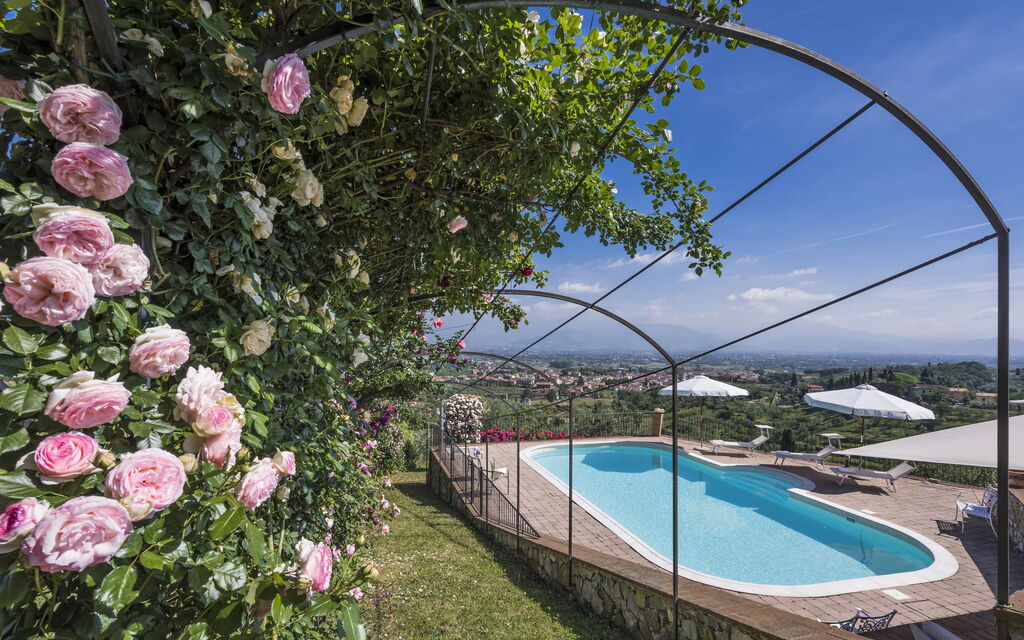 Villa Sole Di Toscana: Attività, Balcone / Terrazza / Patio, Benessere, Caratteristiche, Estate, Esterni, Piscina, Primavera, Servizi