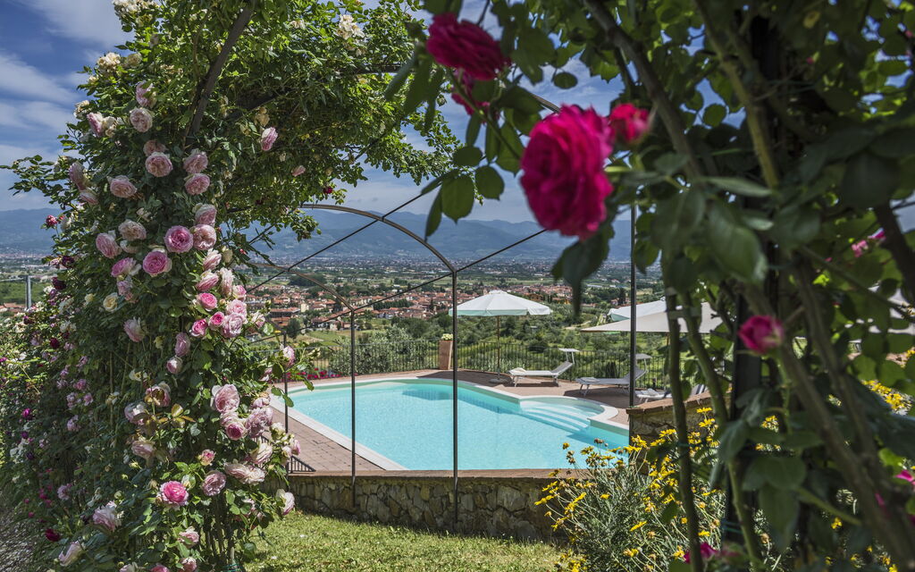 Villa Sole Di Toscana: Attività, Balcone / Terrazza / Patio, Benessere, Caratteristiche, Estate, Esterni, Piscina, Primavera, Servizi