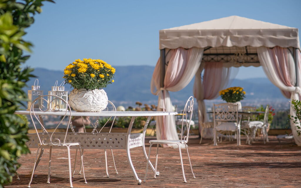 Villa Sole Di Toscana: Attività, Balcone / Terrazza / Patio, Benessere, Caratteristiche, Estate, Esterni, Piscina, Primavera, Servizi