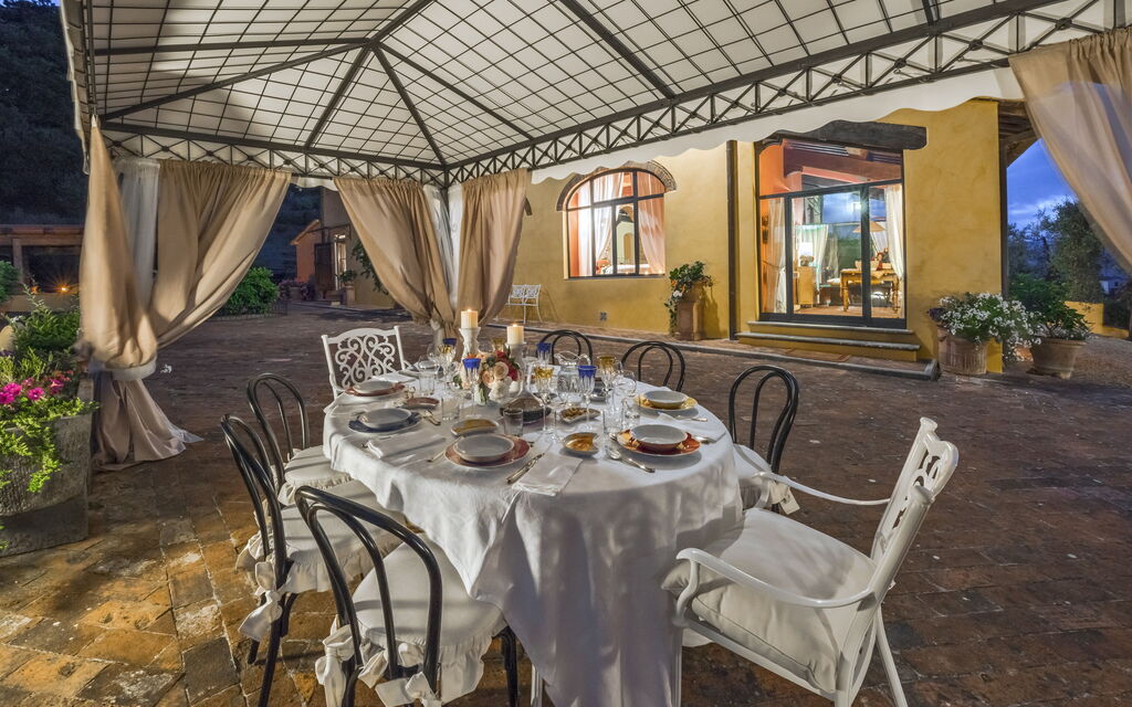 Villa Sole Di Toscana: Attività, Balcone / Terrazza / Patio, Benessere, Caratteristiche, Estate, Esterni, Piscina, Primavera, Servizi