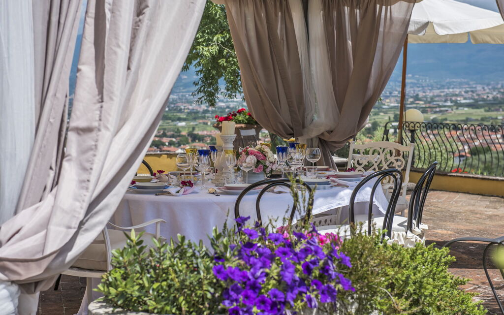 Villa Sole Di Toscana: Attività, Balcone / Terrazza / Patio, Benessere, Caratteristiche, Estate, Esterni, Piscina, Primavera, Servizi