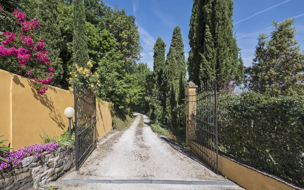 Villa Sole Di Toscana: Attività, Balcone / Terrazza / Patio, Benessere, Caratteristiche, Estate, Esterni, Piscina, Primavera, Servizi