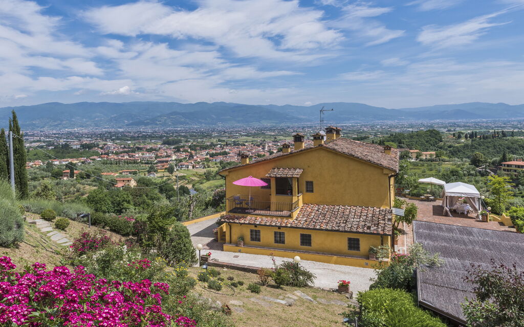 Villa Sole Di Toscana: Attività, Balcone / Terrazza / Patio, Benessere, Caratteristiche, Estate, Esterni, Piscina, Primavera, Servizi