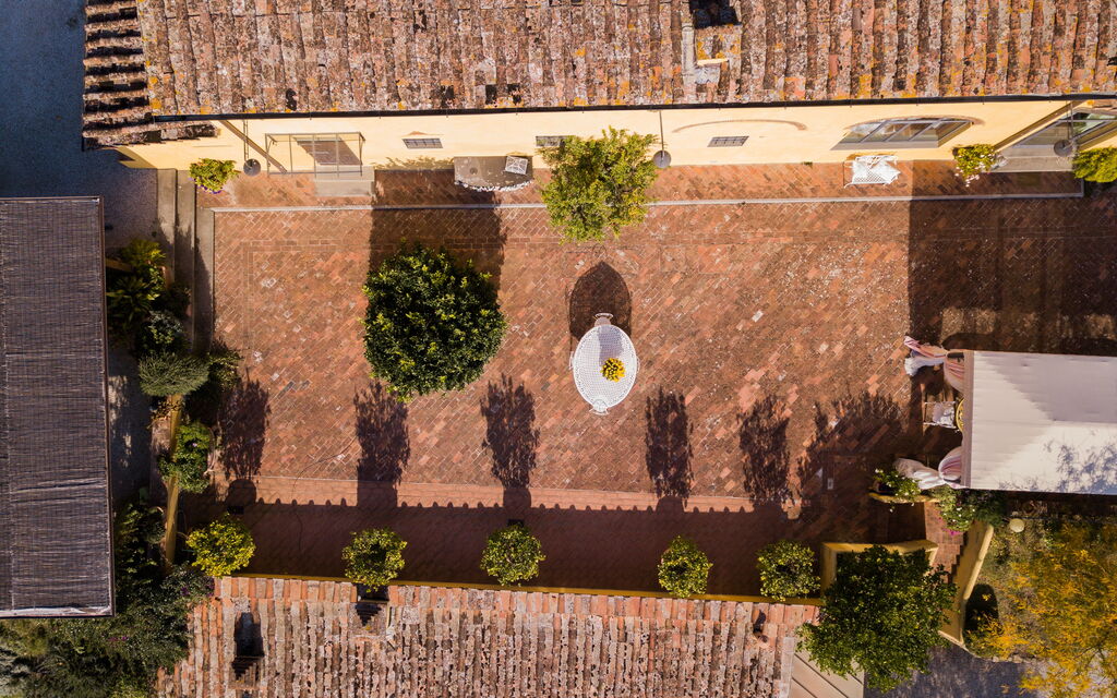Villa Sole Di Toscana: Attività, Balcone / Terrazza / Patio, Benessere, Caratteristiche, Estate, Esterni, Piscina, Primavera, Servizi