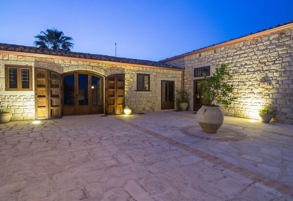 Villa Chiaramonte: Activities, Amenities, Balcony / Terrace / Patio, Pool, Spring, Summer