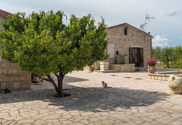 Villa Chiaramonte: Activities, Amenities, Balcony / Terrace / Patio, Pool, Spring, Summer