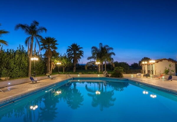 Villa Chiaramonte: Activities, Amenities, Balcony / Terrace / Patio, Pool, Spring, Summer