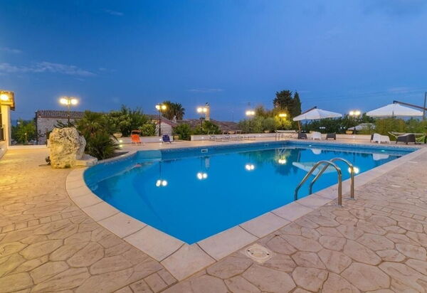 Villa Chiaramonte: Activities, Amenities, Balcony / Terrace / Patio, Pool, Spring, Summer